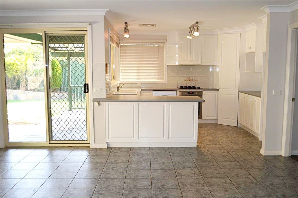 65 Campaspe Crescent, Keilor VIC 3036, Keilor - Thumbnail 3