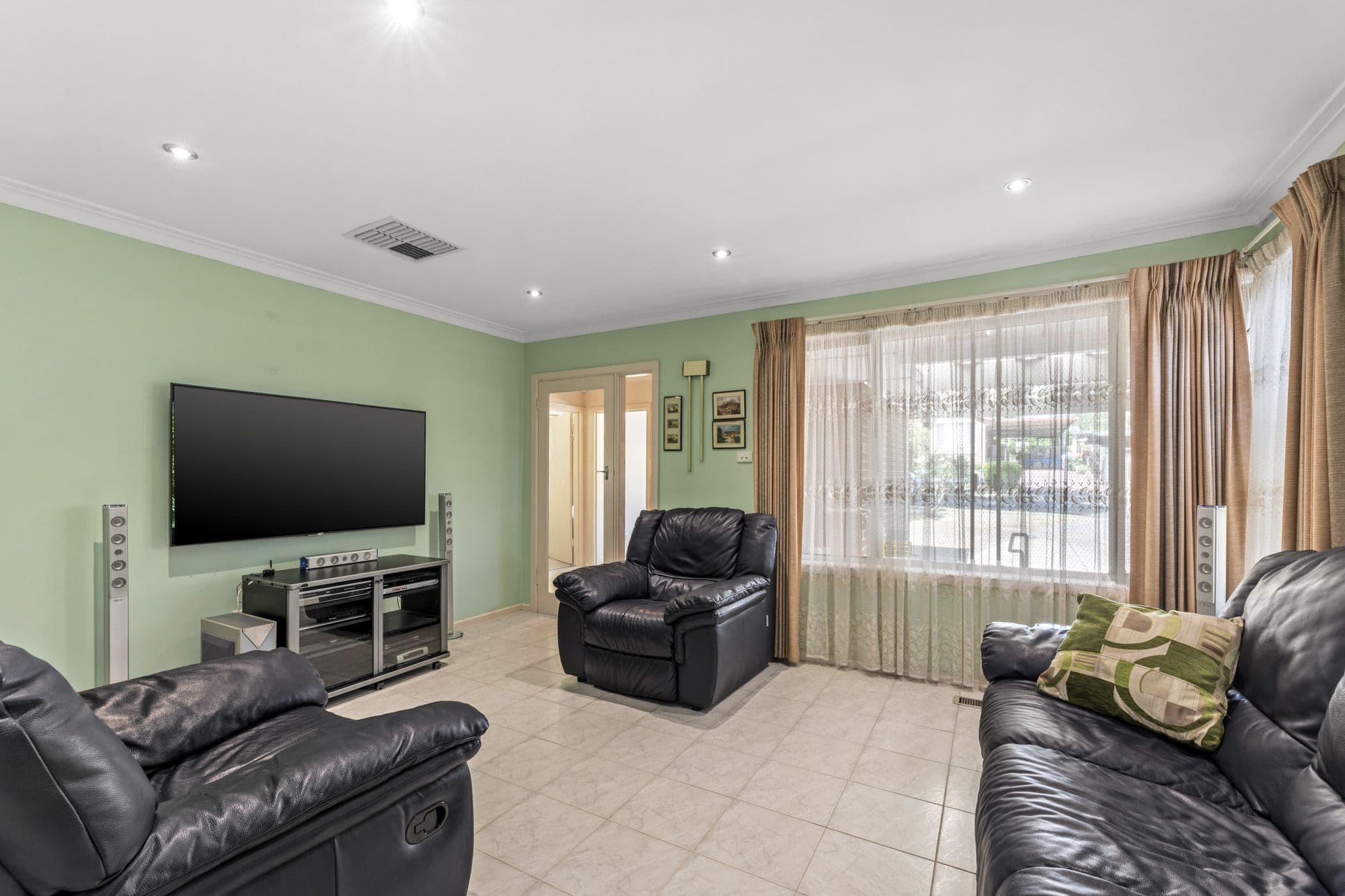 24 Greenglade Court, Blackburn North VIC 3130, Blackburn North - Thumbnail 2