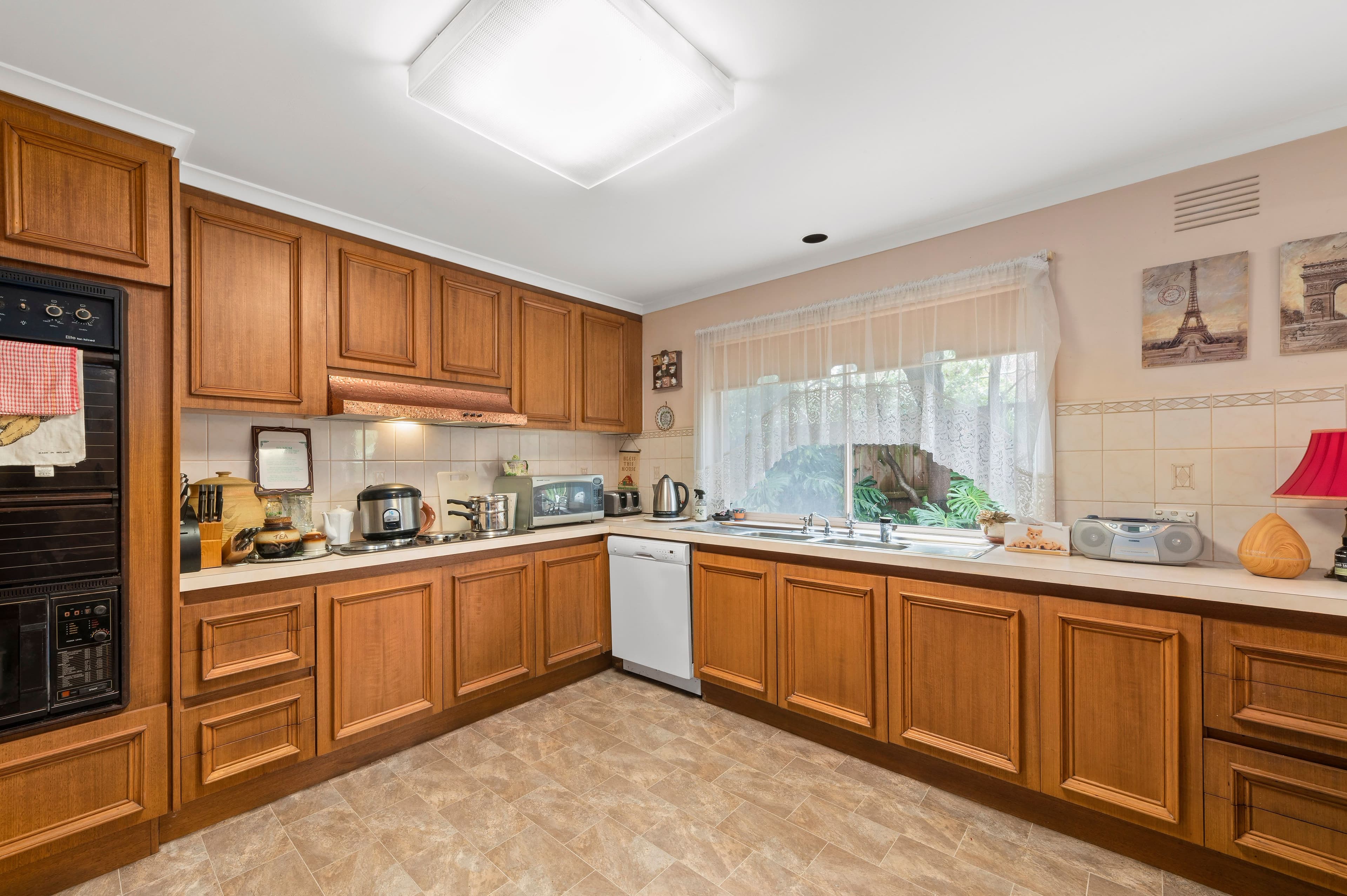 11 Edgeware Court, Wantirna VIC 3152, Wantirna - Thumbnail 3