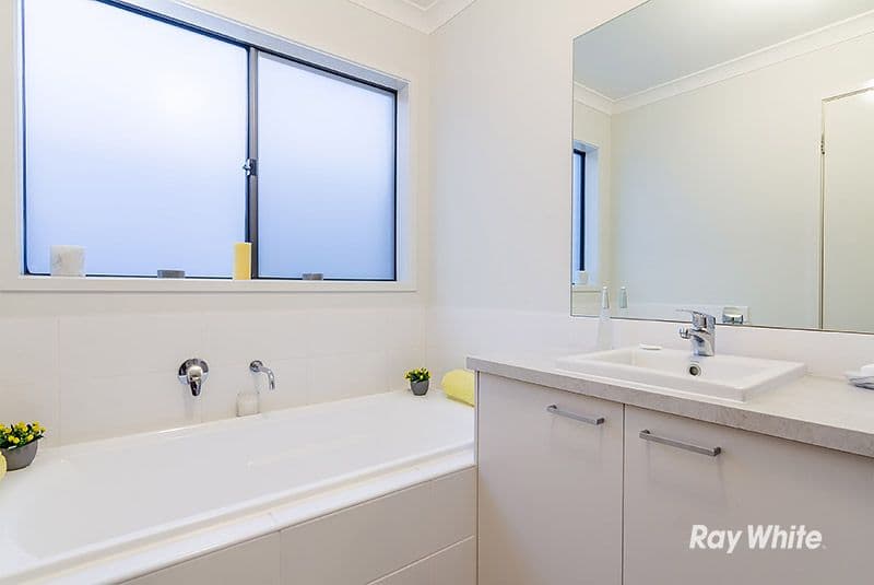 9 Jutland Close, Clyde North VIC 3978, Clyde North - Thumbnail 3
