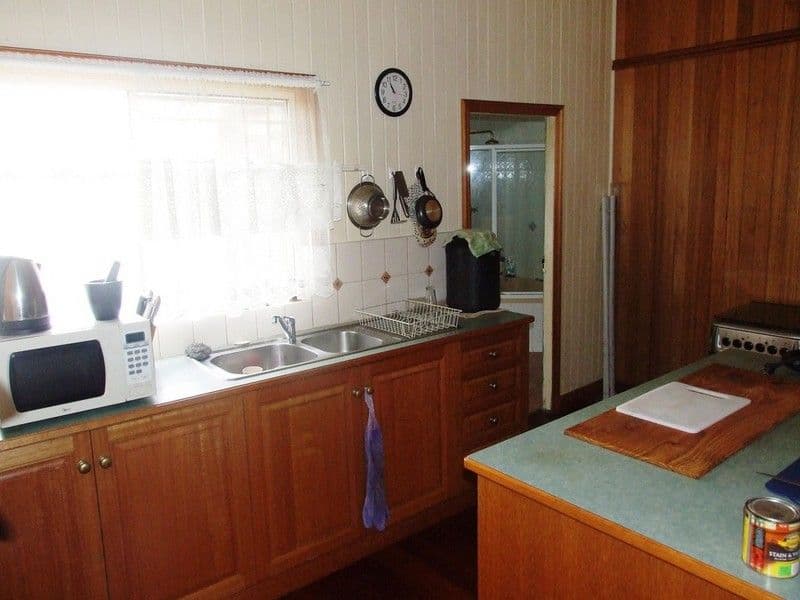 16 Toowoomba Road, CROWS NEST QLD 4355, Crows Nest - Thumbnail 2