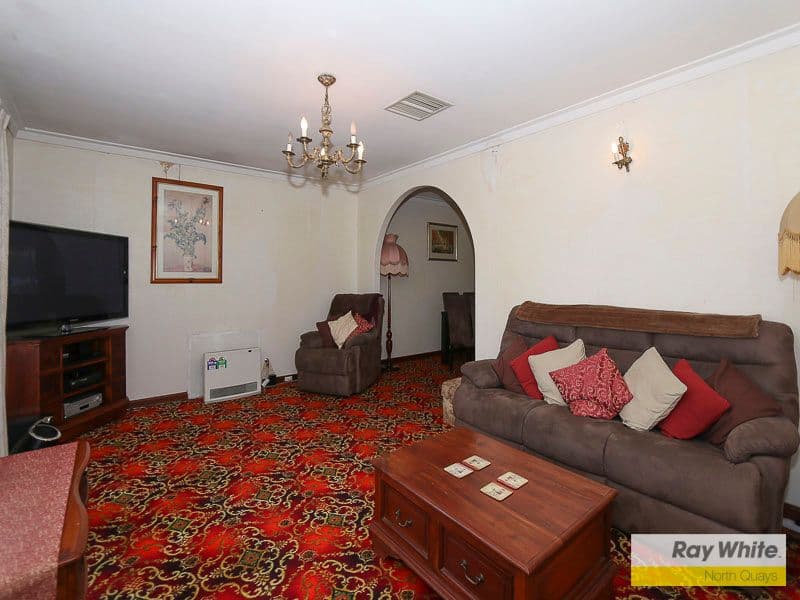 11 Strathaven Crescent, Greenwood WA 6024, Greenwood - Thumbnail 2