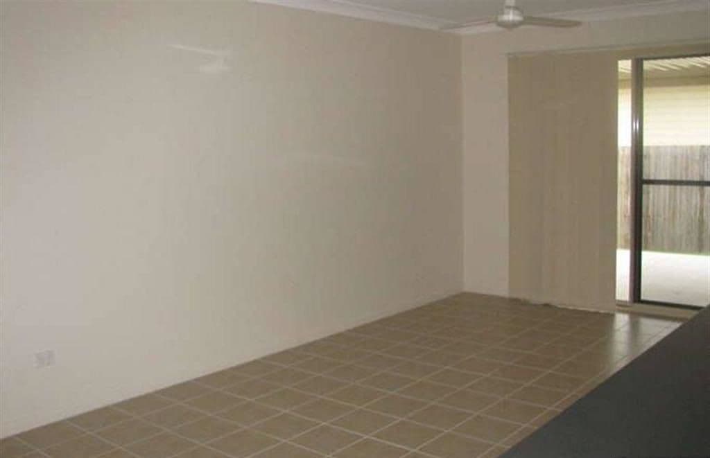 11 Whipbird Court, URANGAN QLD 4655, Urangan - Thumbnail 4