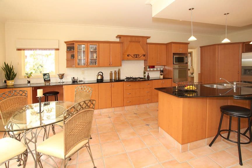 15 Herriotts Boulevard, GLEN WAVERLEY VIC 3150, Glen Waverley - Thumbnail 2