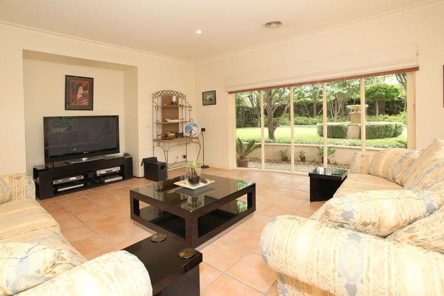 15 Herriotts Boulevard, GLEN WAVERLEY VIC 3150, Glen Waverley - Thumbnail 4