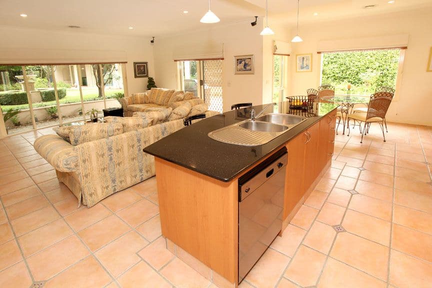 15 Herriotts Boulevard, GLEN WAVERLEY VIC 3150, Glen Waverley - Thumbnail 6