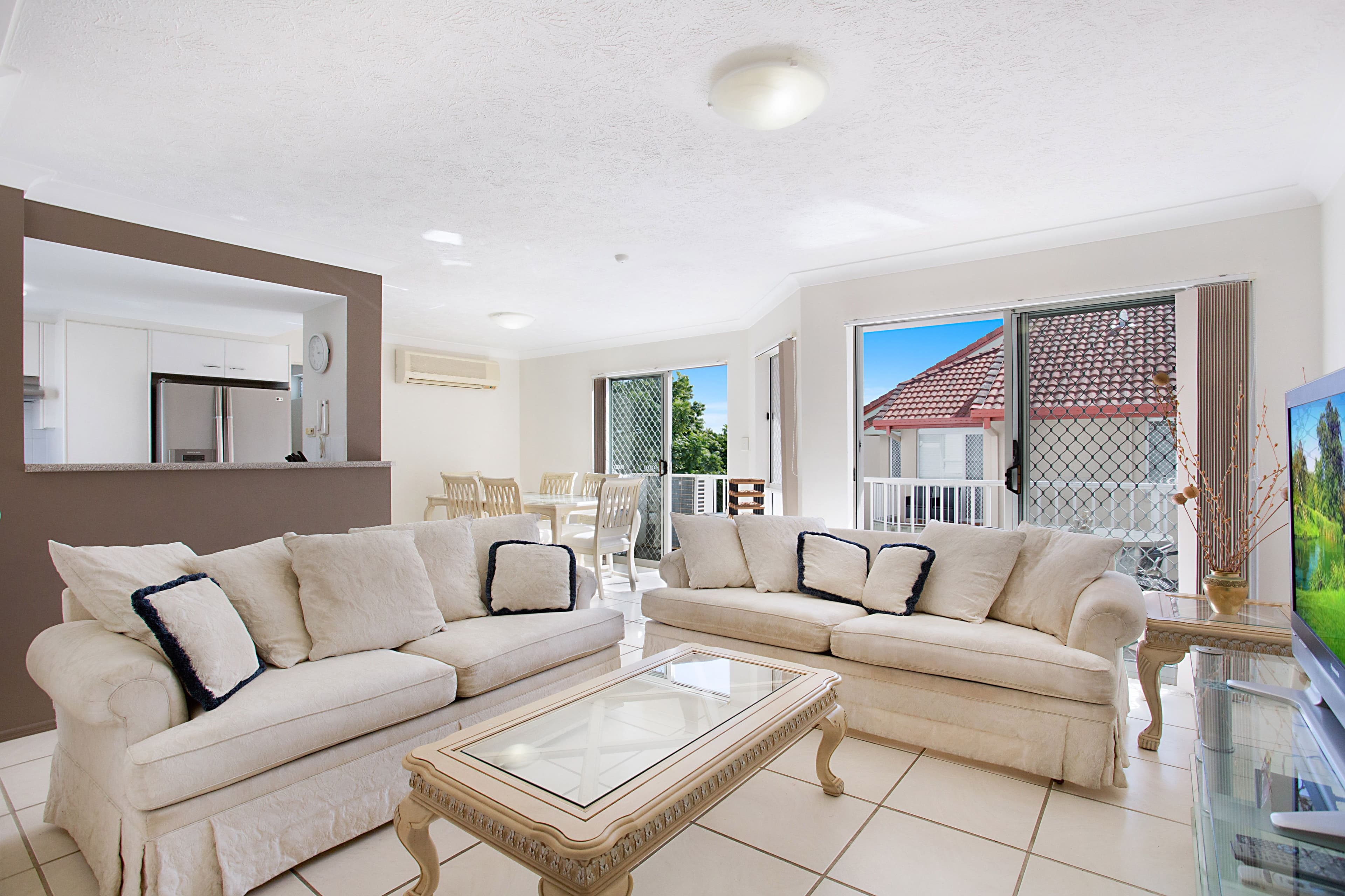 6 'Reef Pearl' 10 Jubilee Avenue, Broadbeach QLD 4218, Broadbeach - Thumbnail 2