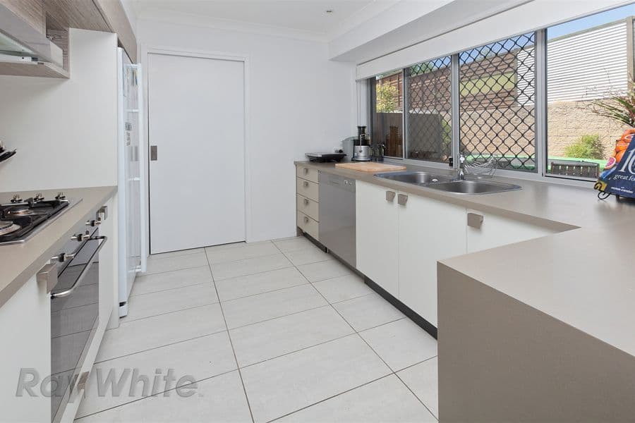 4 Ellerston Avenue, BROOKWATER QLD 4300, Brookwater - Thumbnail 2
