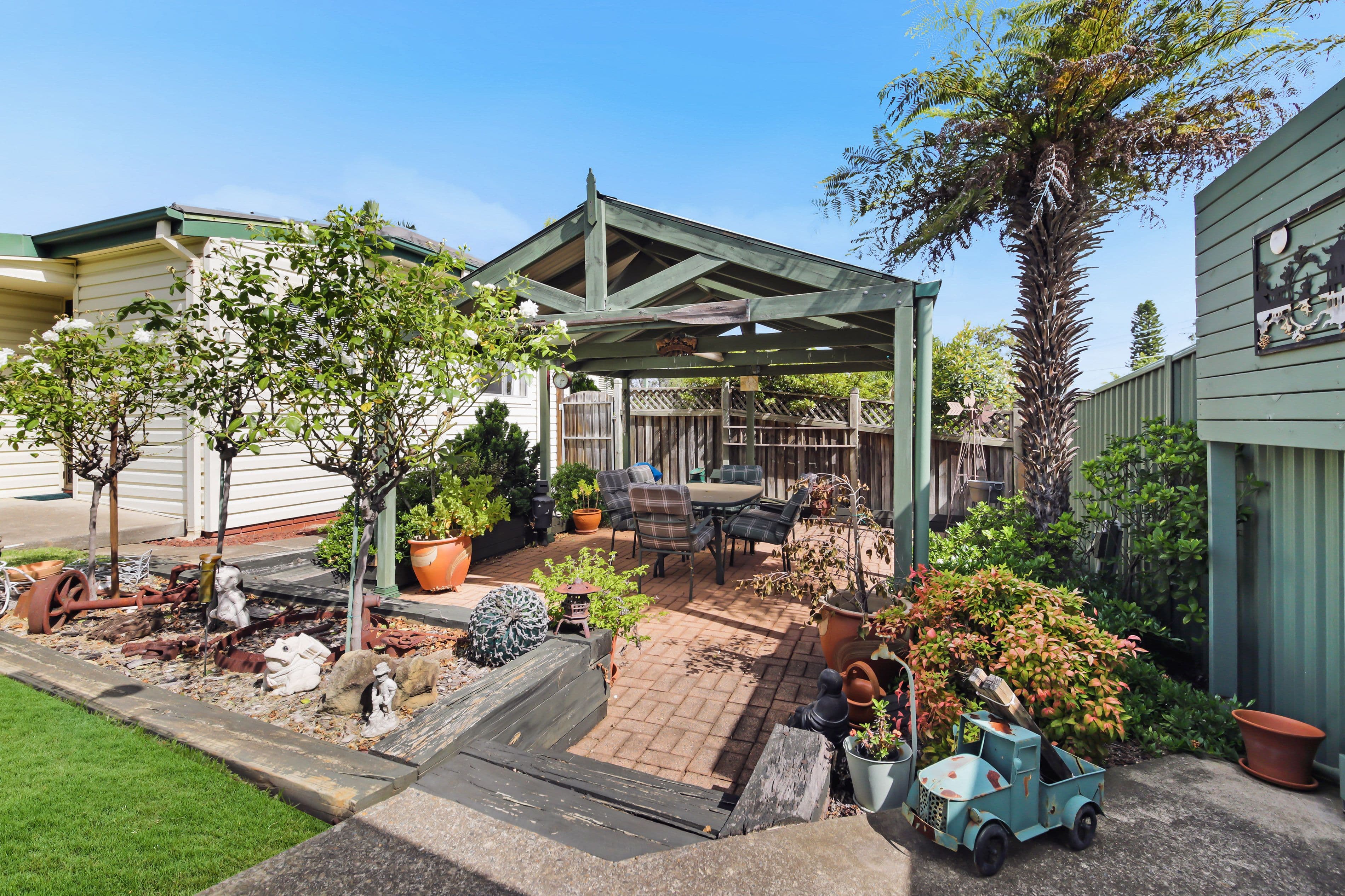 18 Sturt Avenue, Georges Hall - Thumbnail 8