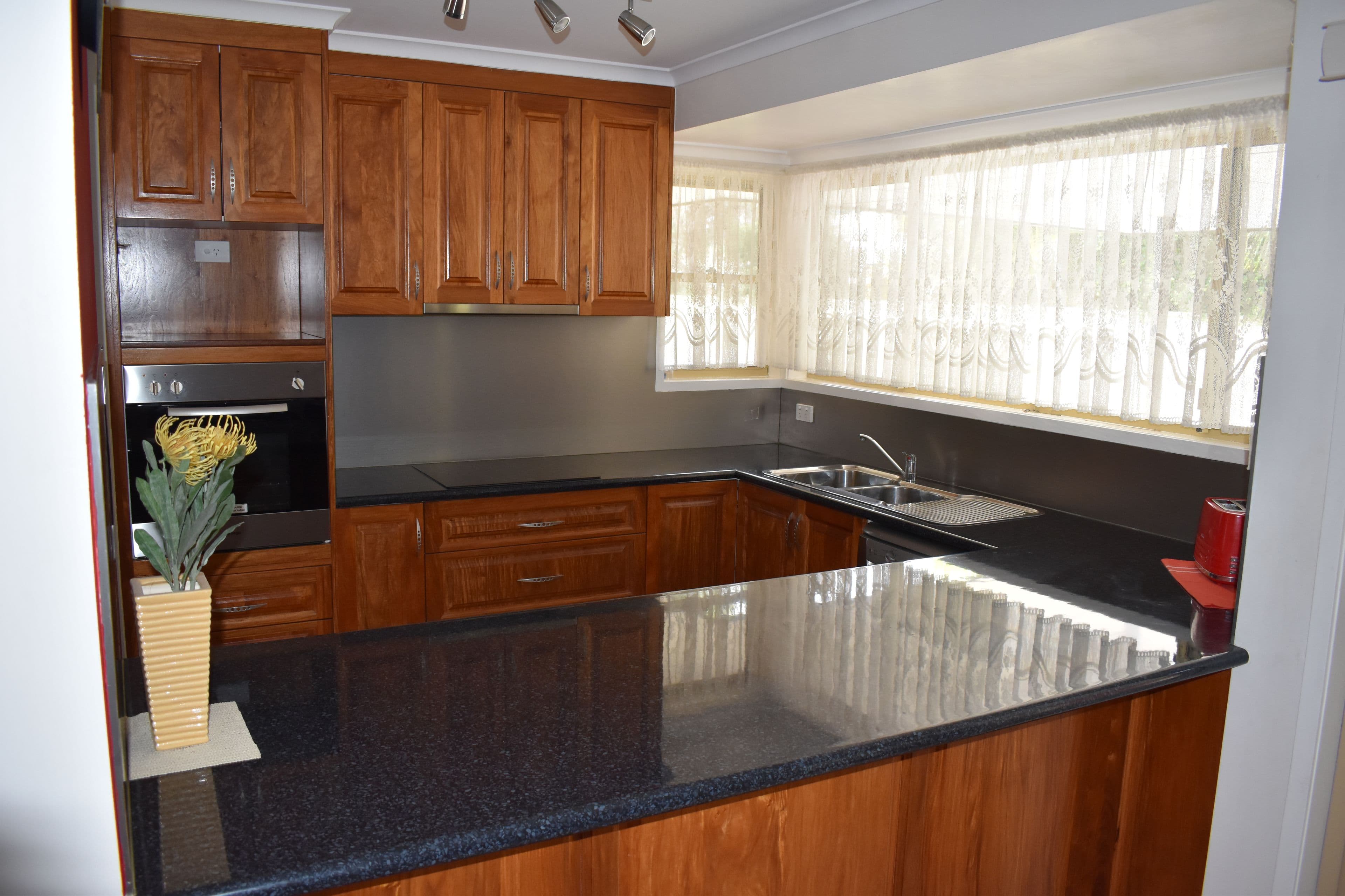 11 Cominos Street, Emerald QLD 4720, Emerald - Thumbnail 2