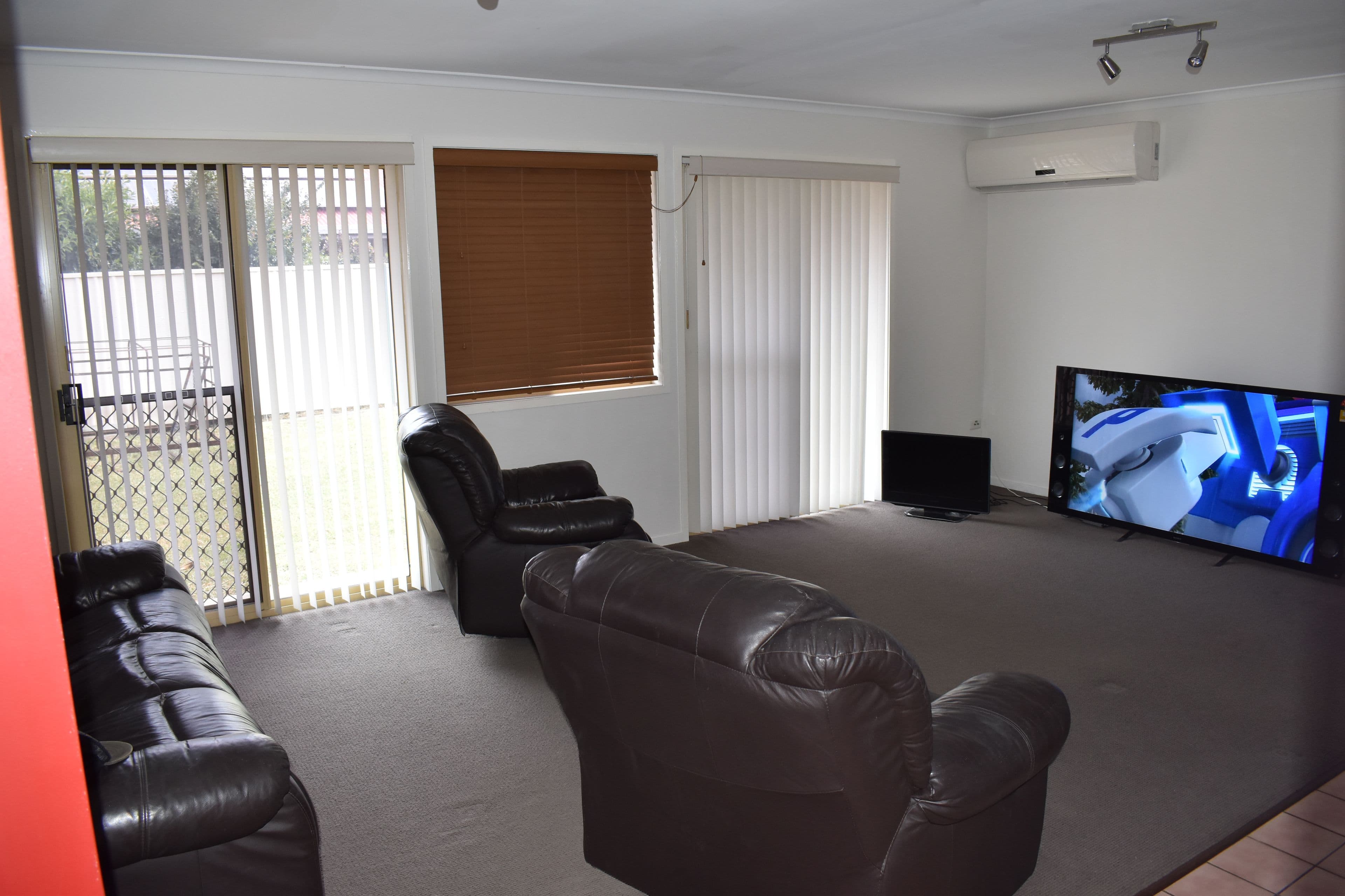 11 Cominos Street, Emerald QLD 4720, Emerald - Thumbnail 4