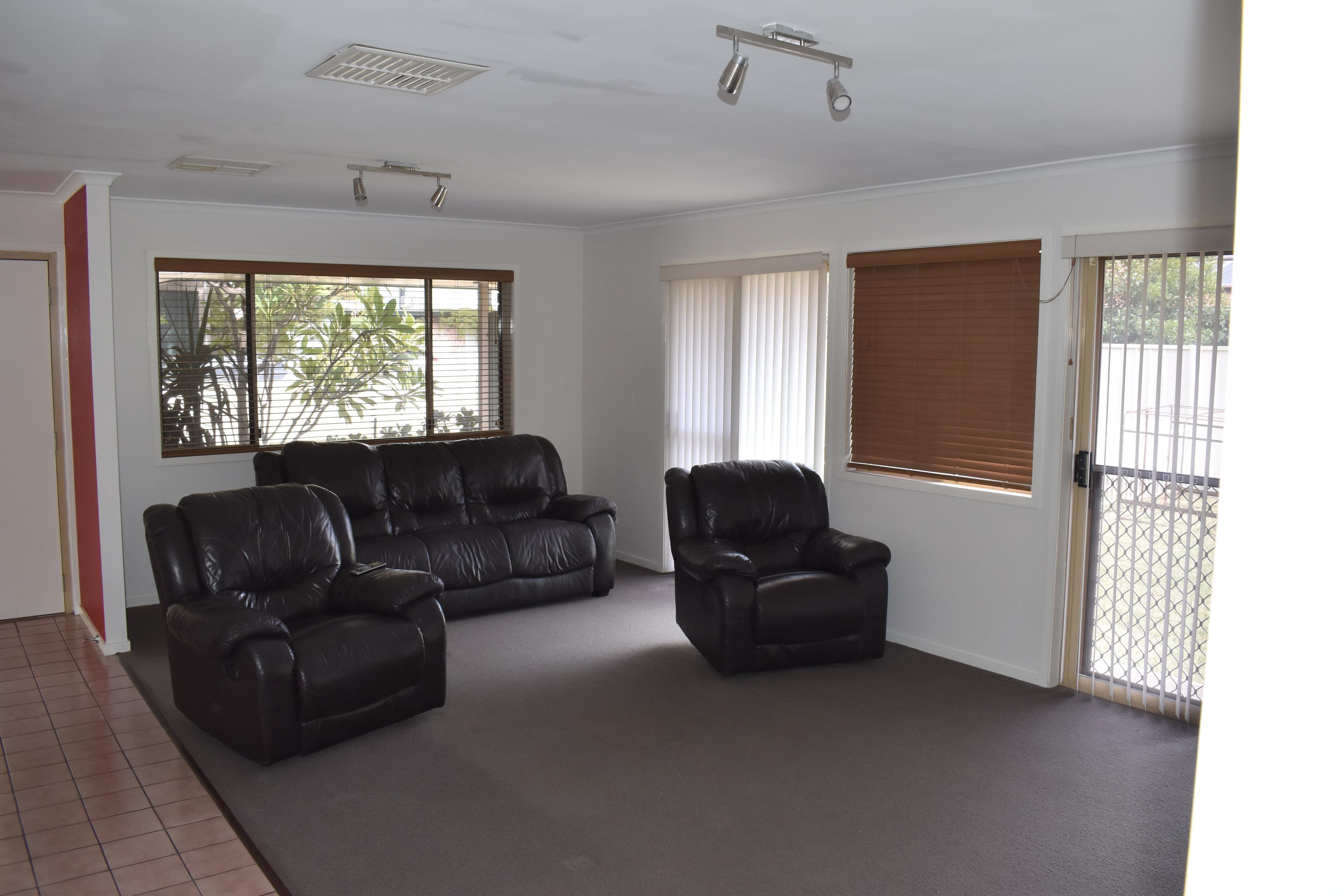 11 Cominos Street, Emerald QLD 4720, Emerald - Thumbnail 5