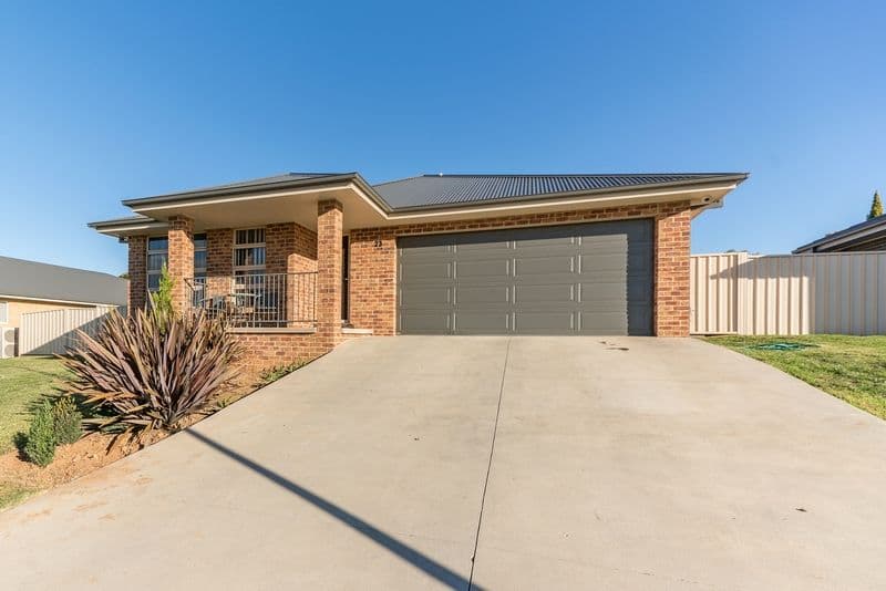 23 Robinson Court, Orange - Image 1