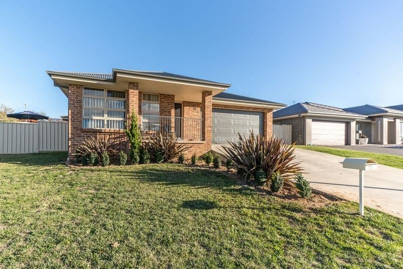 23 Robinson Court, Orange - Thumbnail 2
