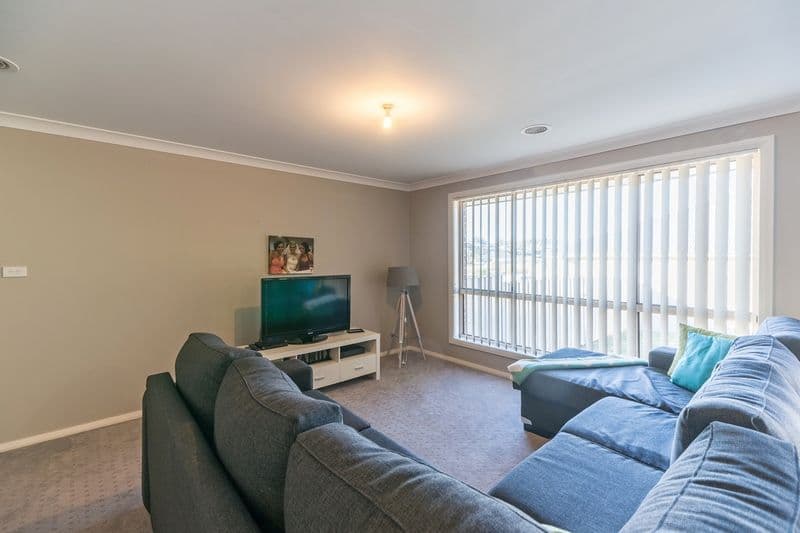 23 Robinson Court, Orange - Thumbnail 5