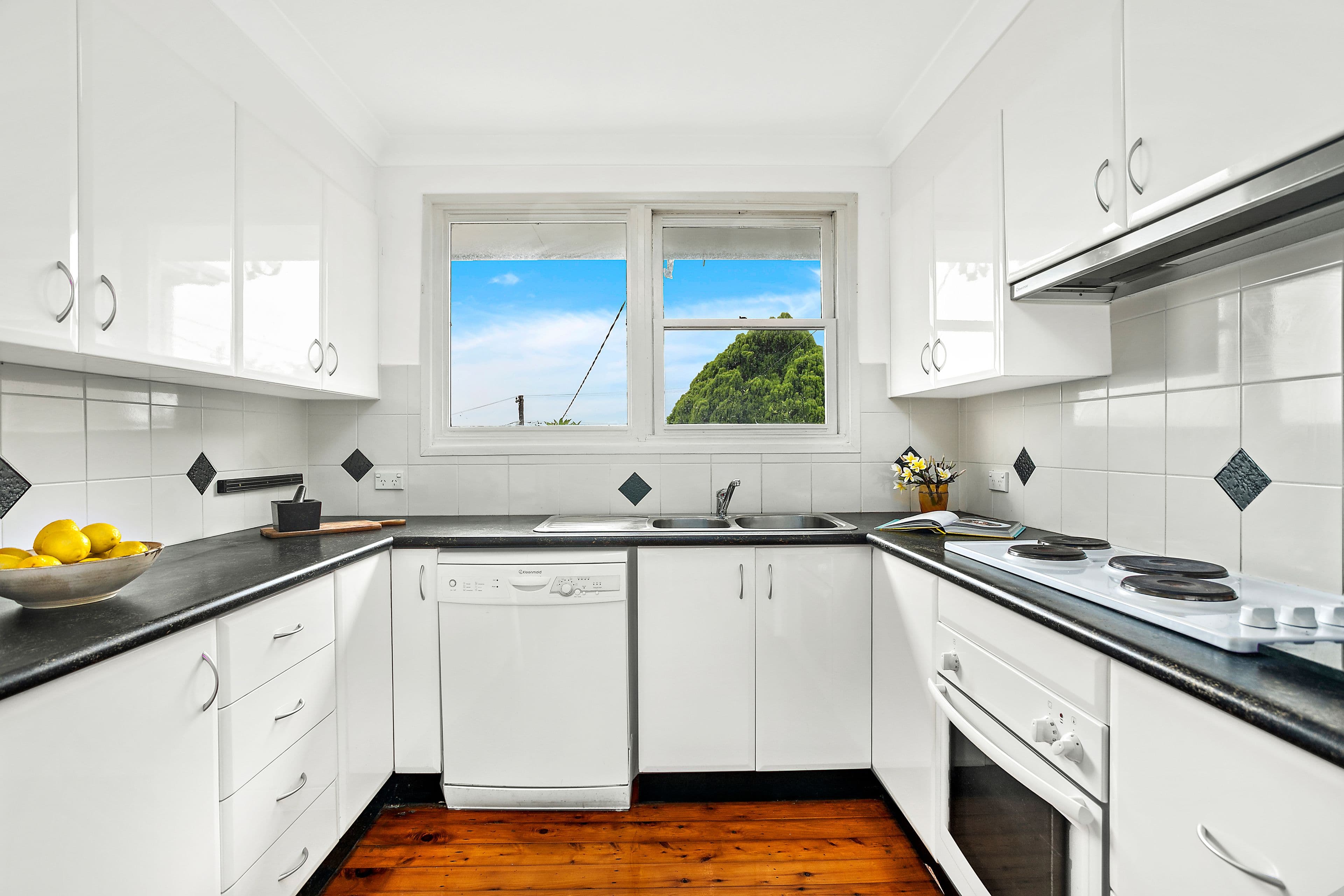 26 Ocean Street, Mount Saint Thomas - Thumbnail 2