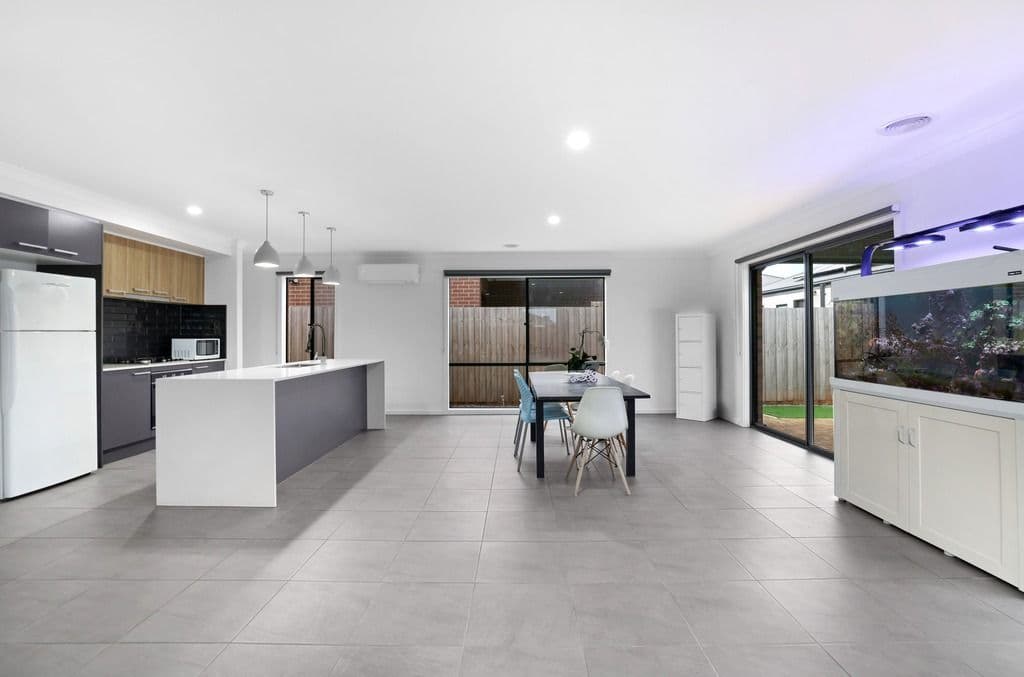 7 Casabene Drive, Tarneit VIC 3029, Tarneit - Thumbnail 2