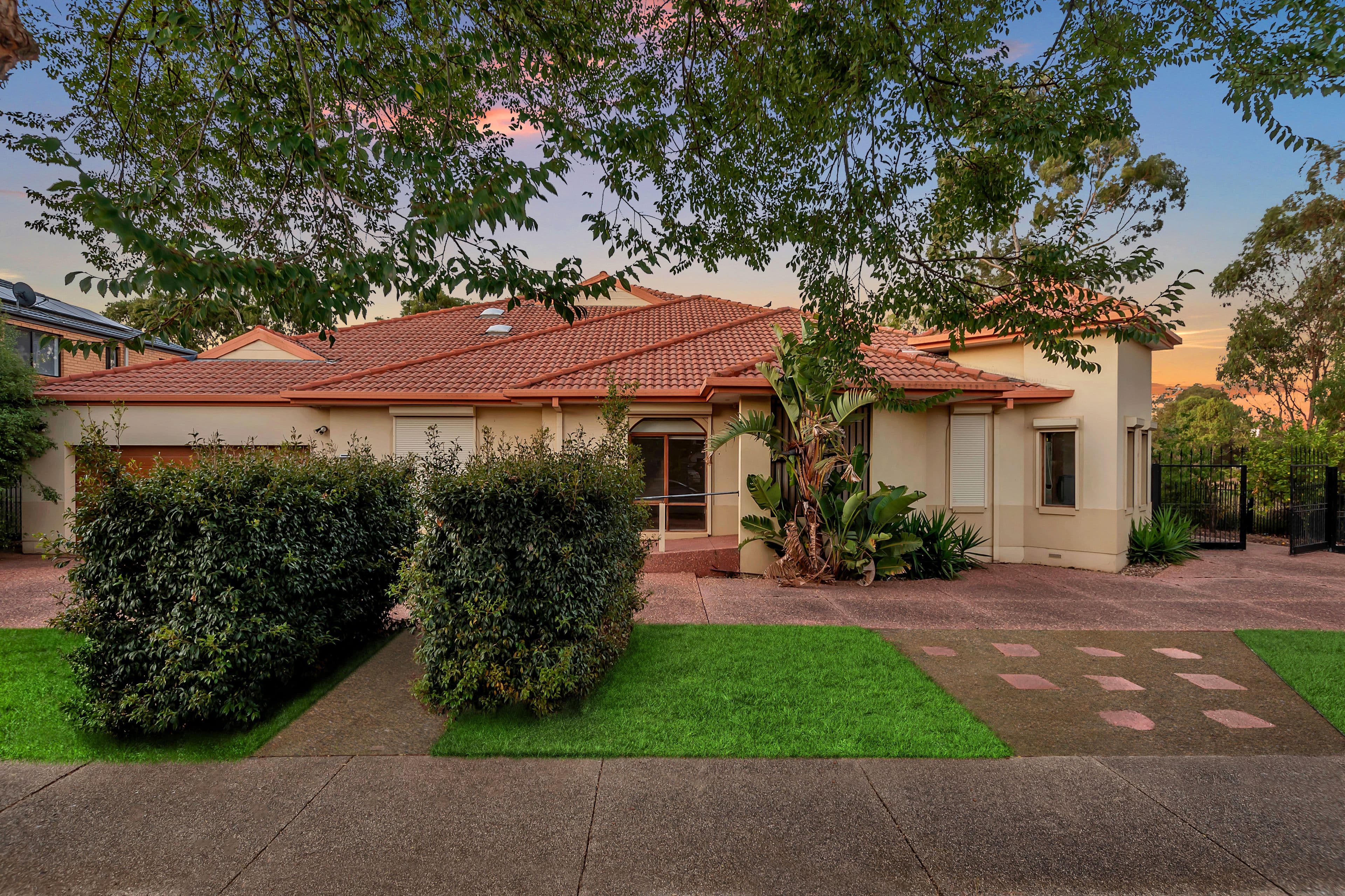 5 Waterford Close, Caroline Springs VIC 3023, Caroline Springs - Thumbnail 2