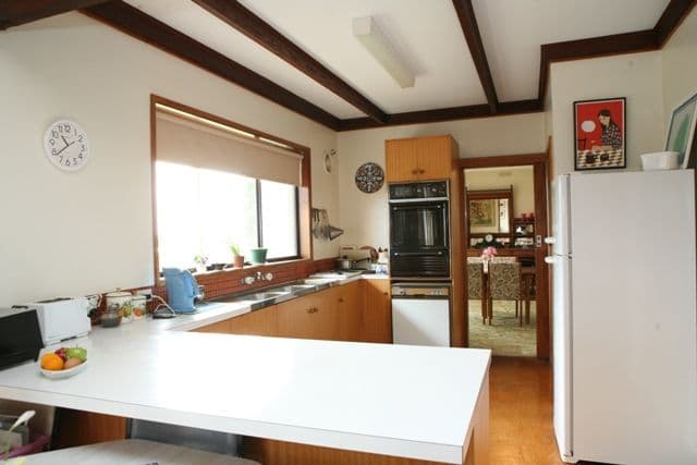 22 Skiddaw Crescent, WARRNAMBOOL VIC 3280, Warrnambool - Thumbnail 3