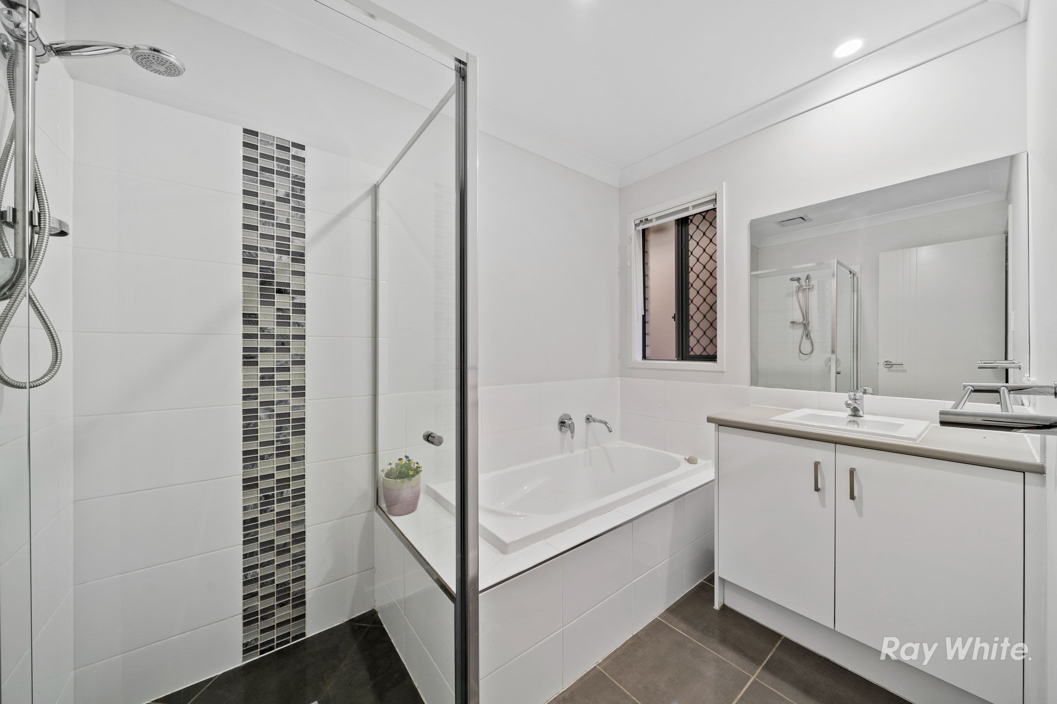 16 Bluestone Drive, Logan Reserve QLD 4133, Logan Reserve - Thumbnail 8
