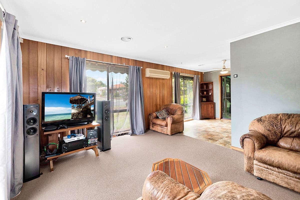 27 Blaxland Avenue, Cranbourne North VIC 3977, Cranbourne North - Thumbnail 3