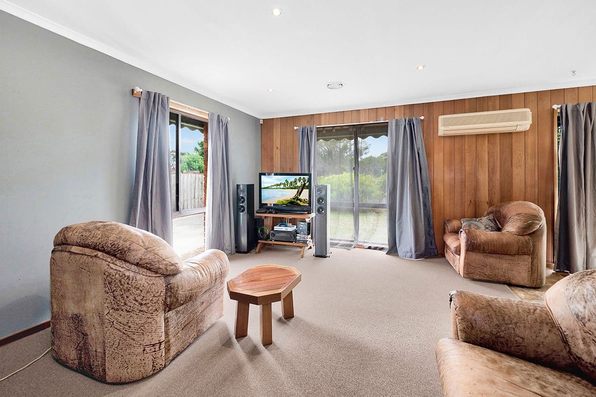27 Blaxland Avenue, Cranbourne North VIC 3977, Cranbourne North - Thumbnail 4
