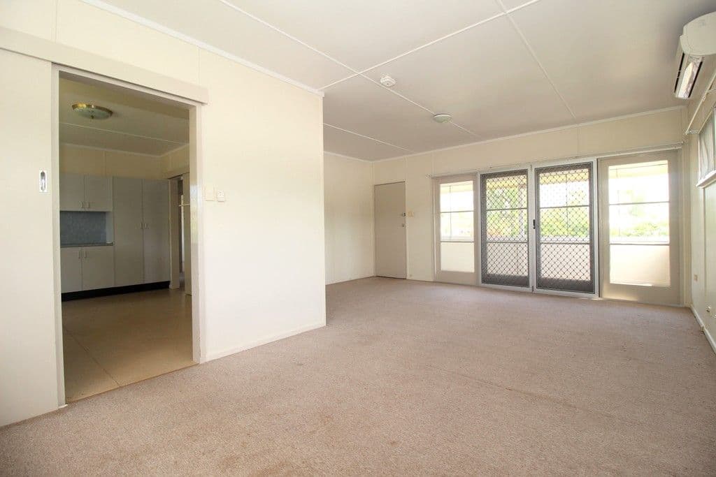 18 Campbell Street, Emerald QLD 4720, Emerald - Thumbnail 2