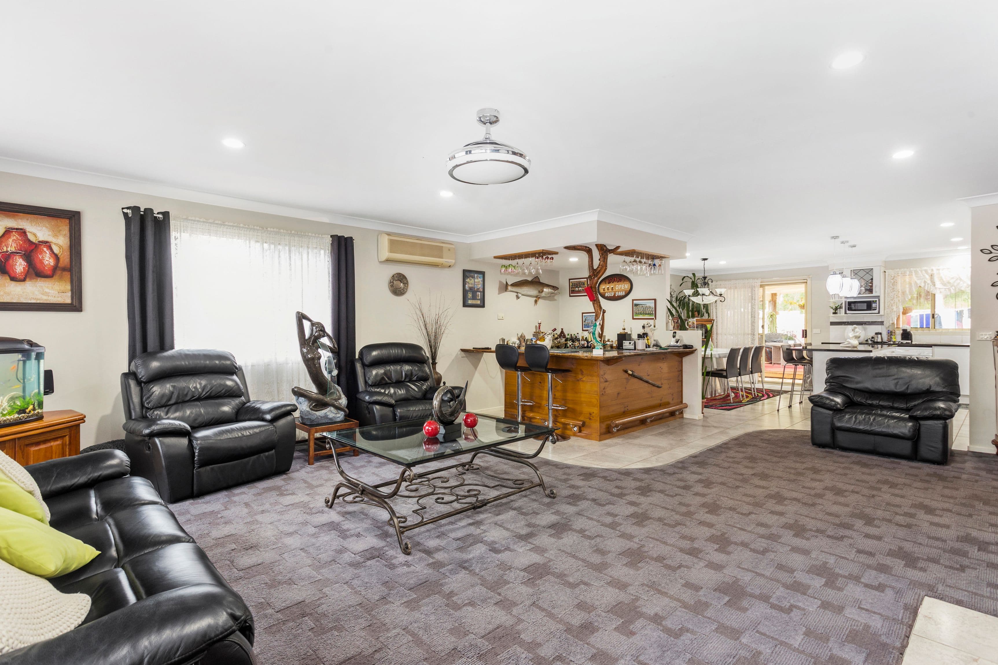 23 Karoola Crescent, Surfside - Thumbnail 3