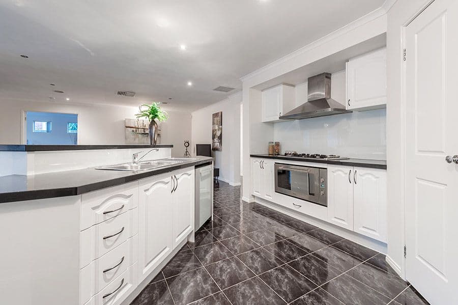 7 Creekwood Drive, Craigieburn VIC 3064, Craigieburn - Thumbnail 2