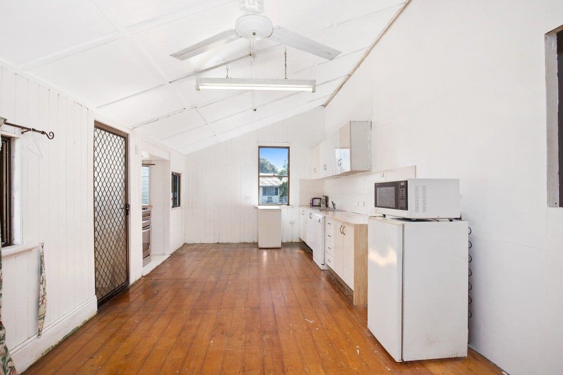 2 Edgar Street, Park Avenue QLD 4701, Park Avenue - Thumbnail 4
