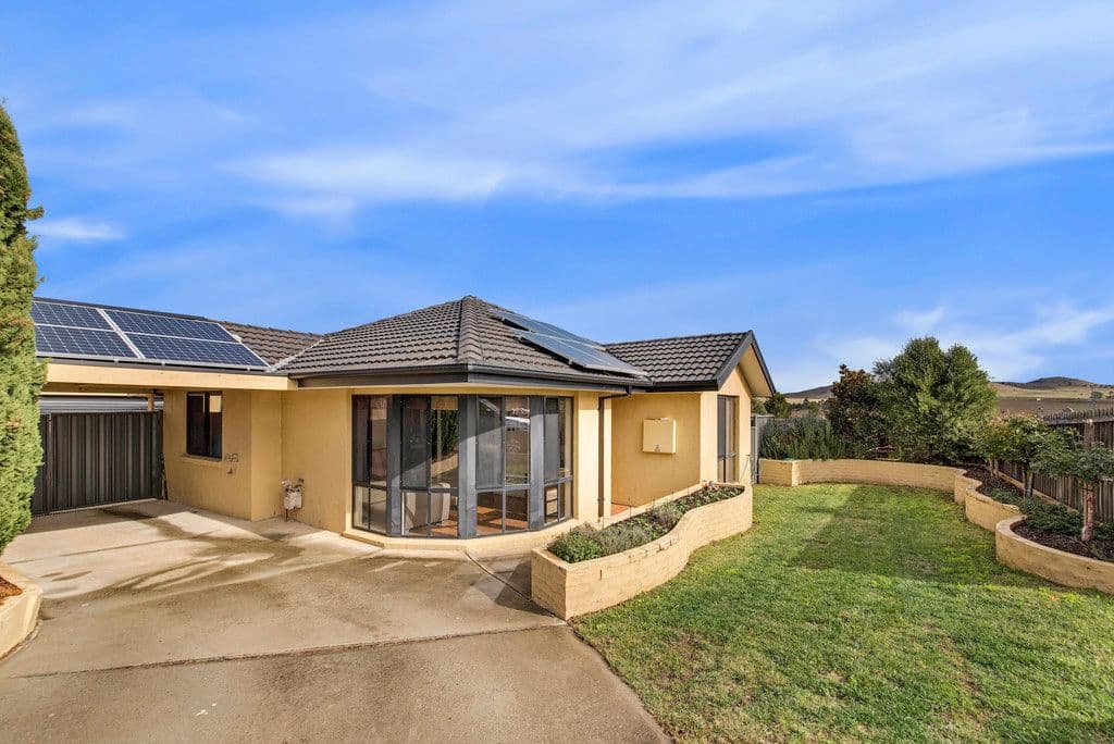 19 McDonnell Close, Dunlop ACT 2615, Dunlop - Image 1