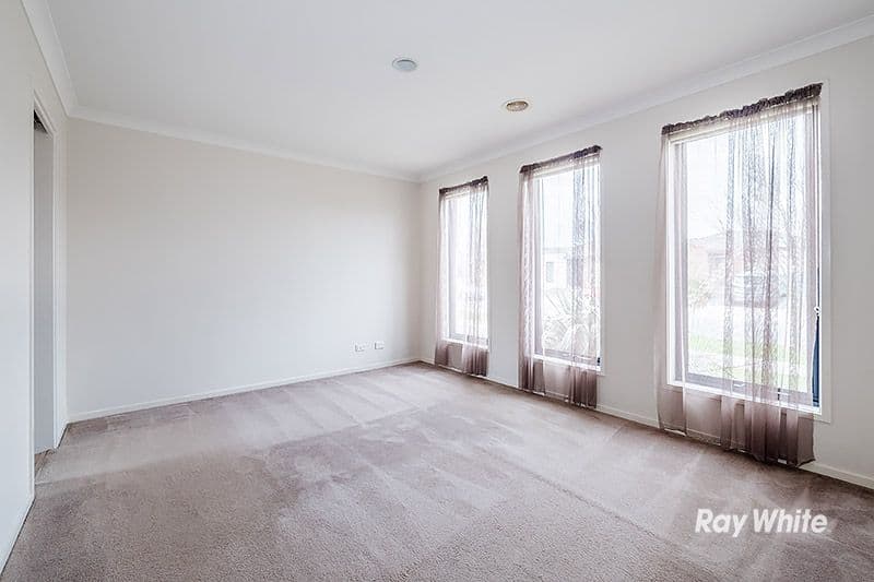 6 Tyndall Street, Cranbourne East VIC 3977, Cranbourne East - Thumbnail 2