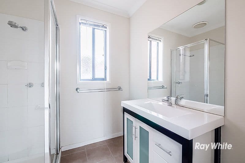 6 Tyndall Street, Cranbourne East VIC 3977, Cranbourne East - Thumbnail 3