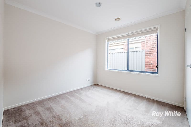 6 Tyndall Street, Cranbourne East VIC 3977, Cranbourne East - Thumbnail 4