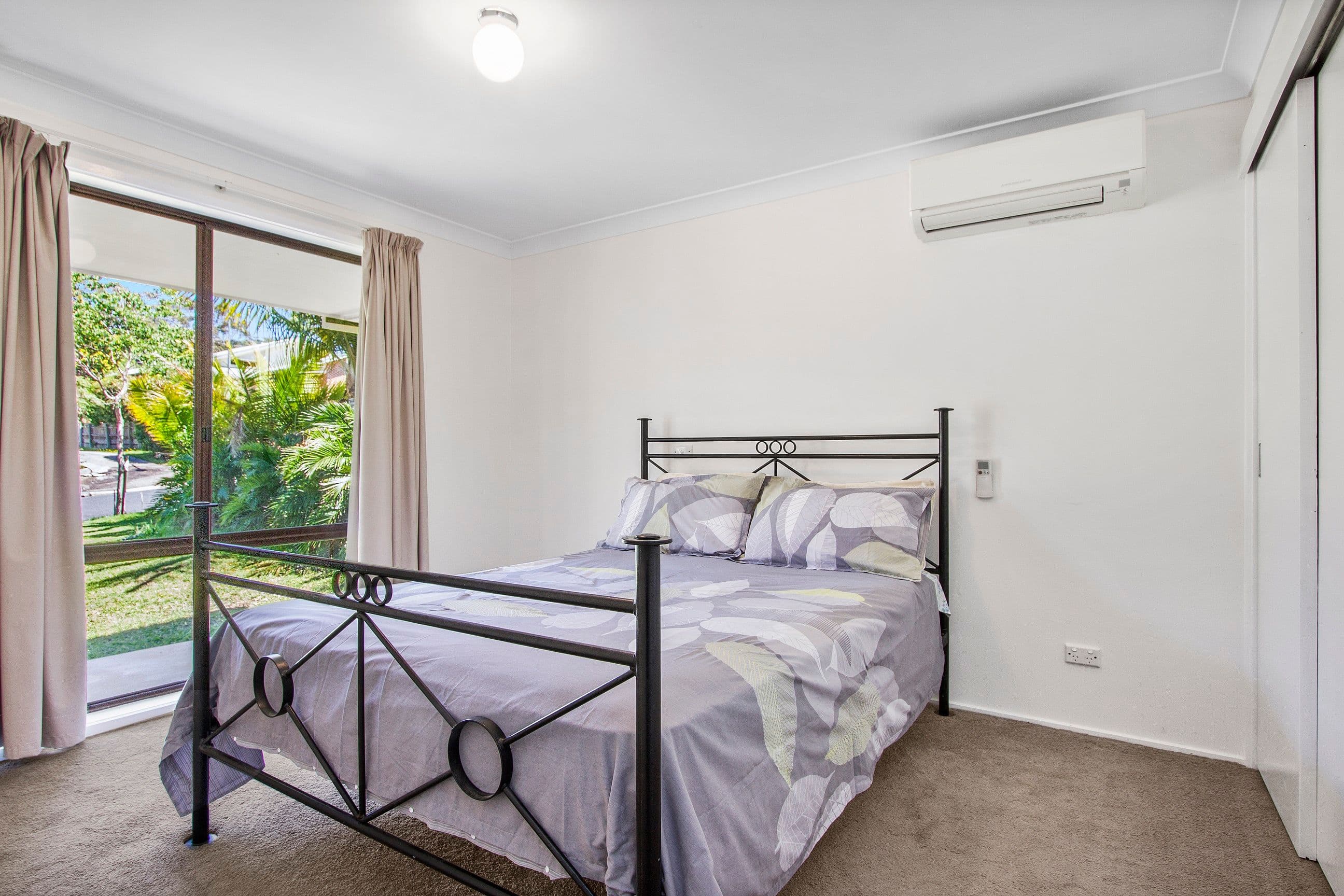 64 Eric Fenning Drive, Surf Beach - Thumbnail 2
