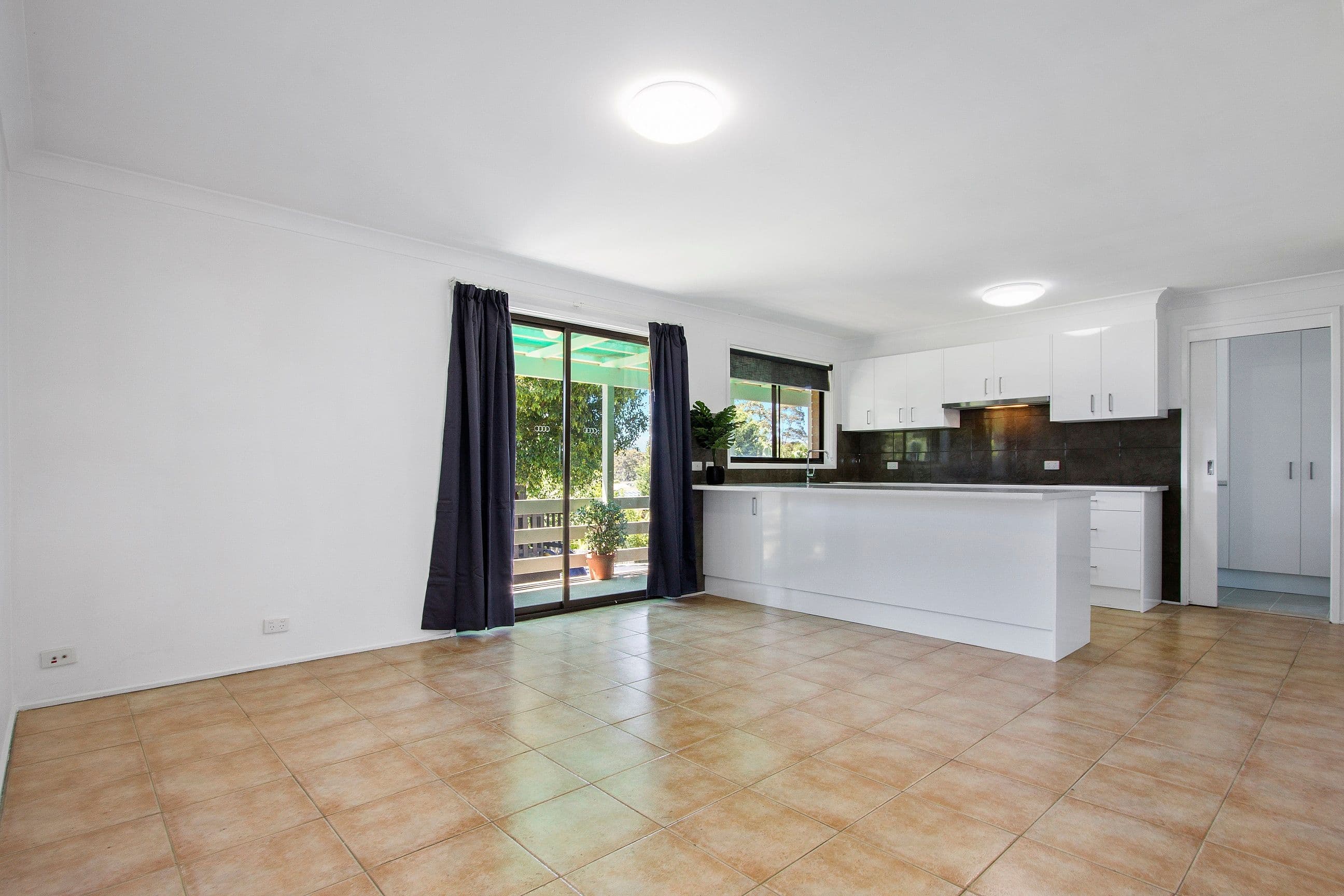64 Eric Fenning Drive, Surf Beach - Thumbnail 5