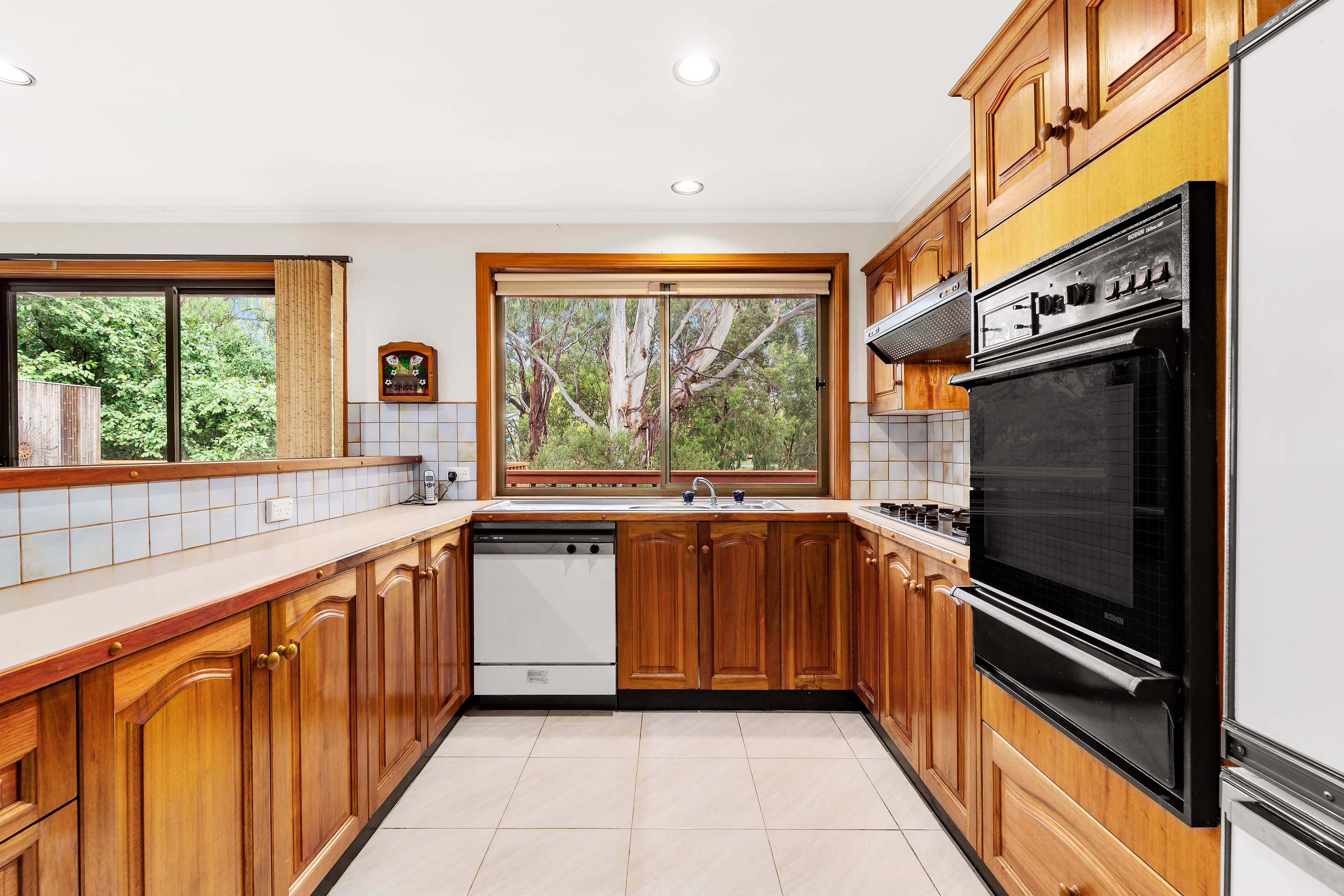 44 Bonview Crescent, Burwood East VIC 3151, Burwood East - Thumbnail 3