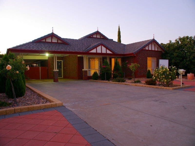 16 Cedar Avenue, RENMARK SA 5341, Renmark - Image 1