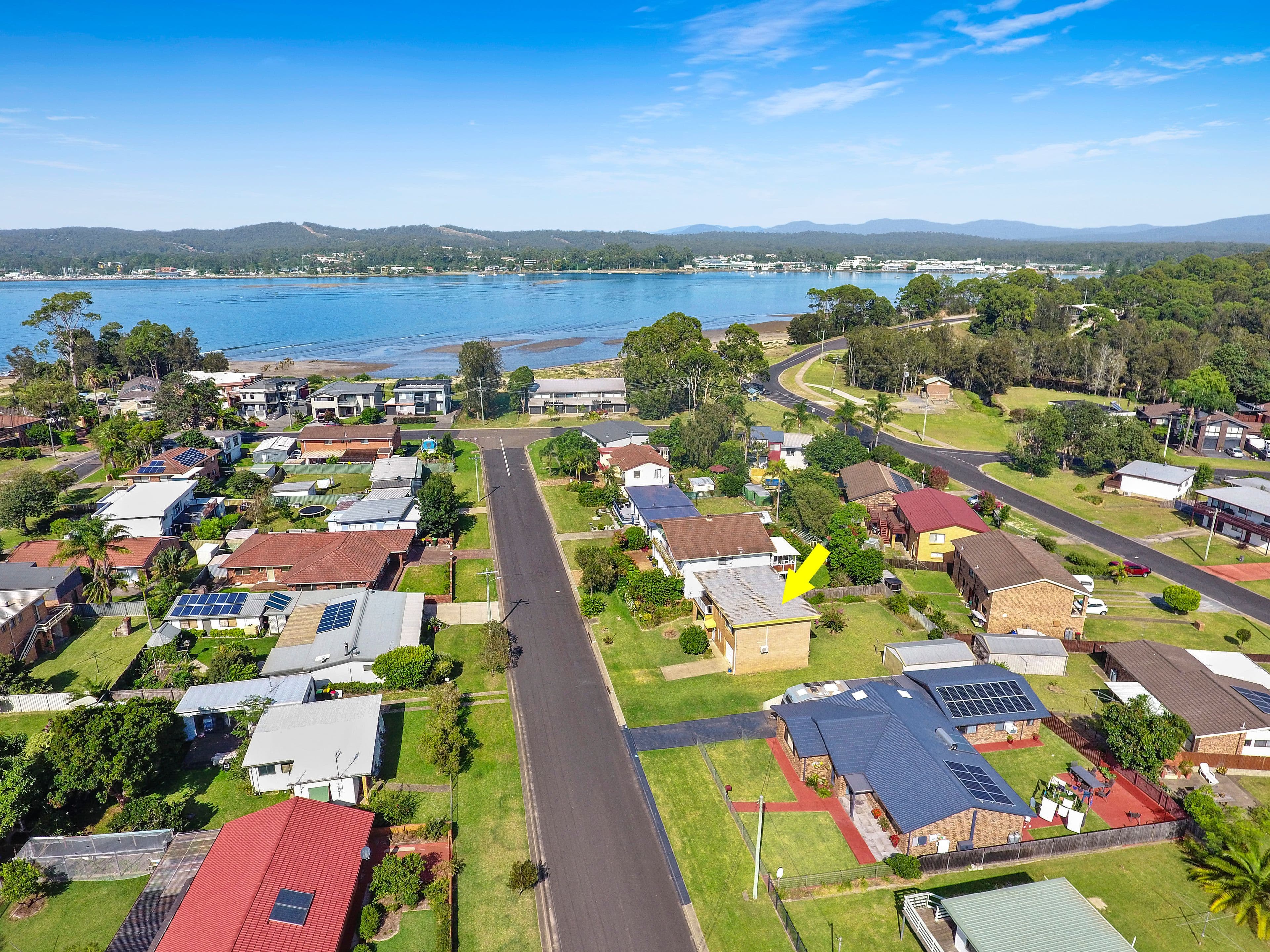 33 Wallaringa Street, Surfside - Image 1