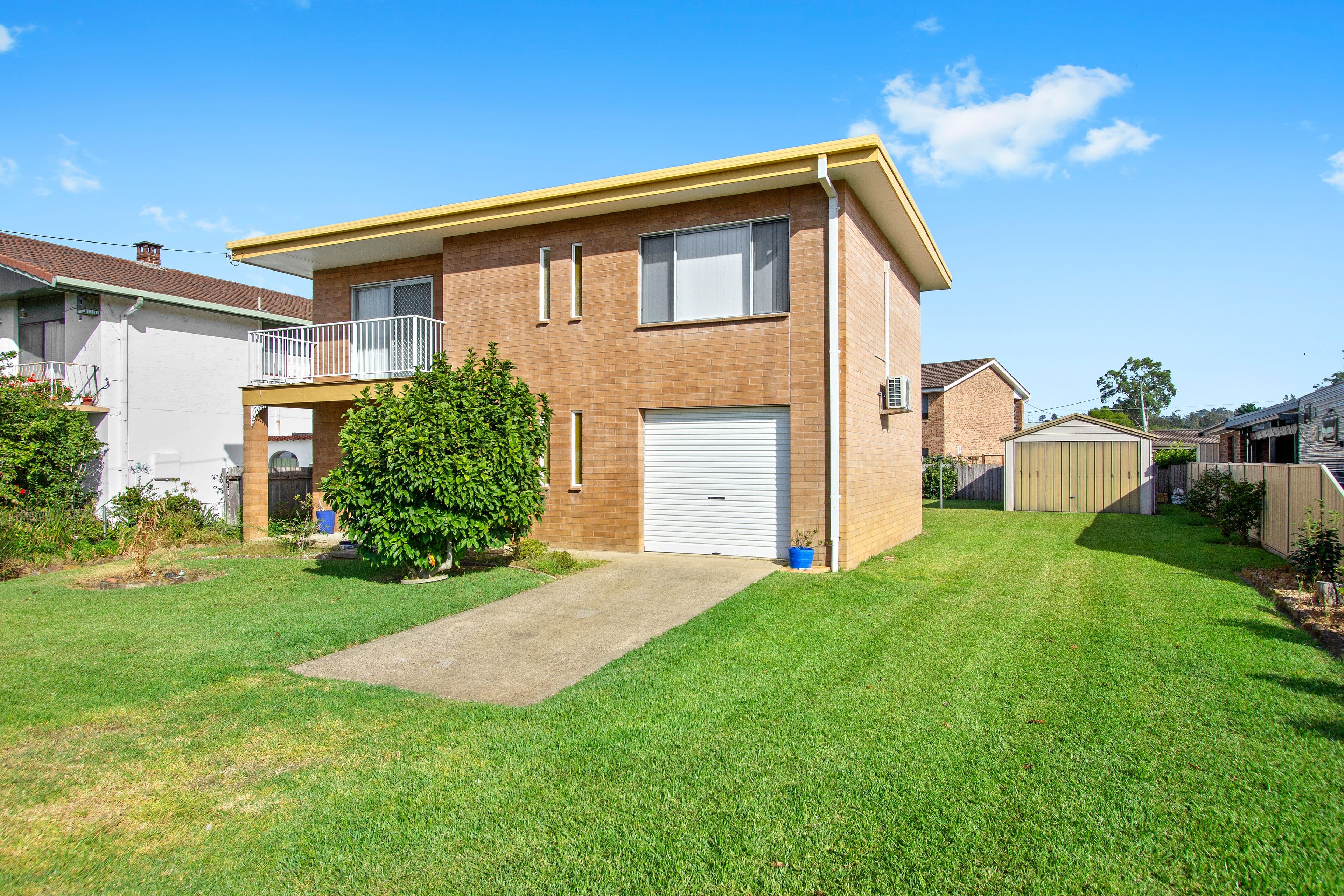 33 Wallaringa Street, Surfside - Thumbnail 2