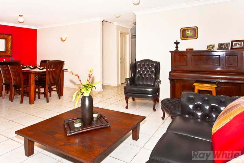 74 Wyattville Drive, WEST HOXTON NSW 2171, West Hoxton - Thumbnail 4