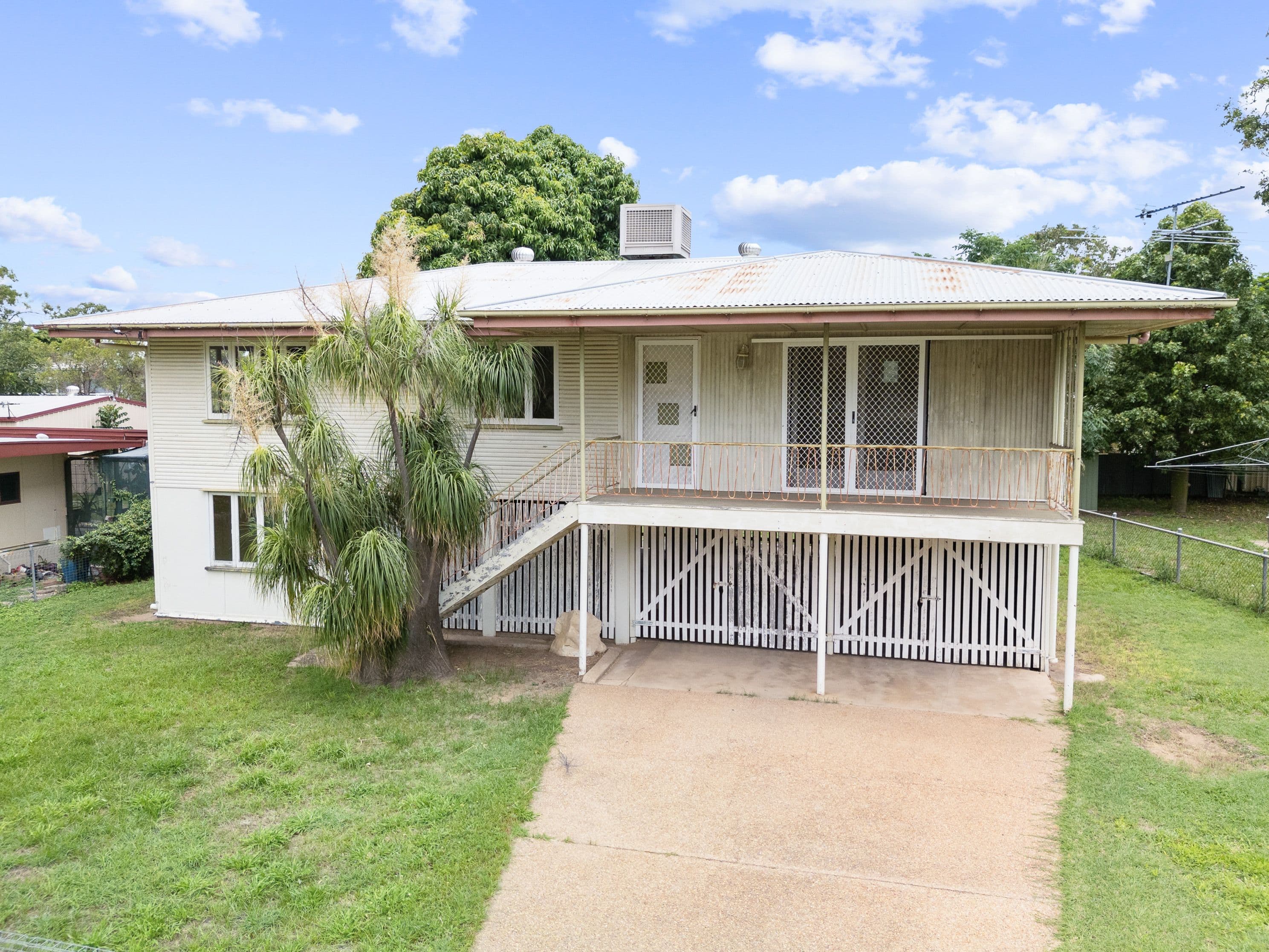 8 Racecourse Road, Emerald QLD 4720, Emerald - Thumbnail 3