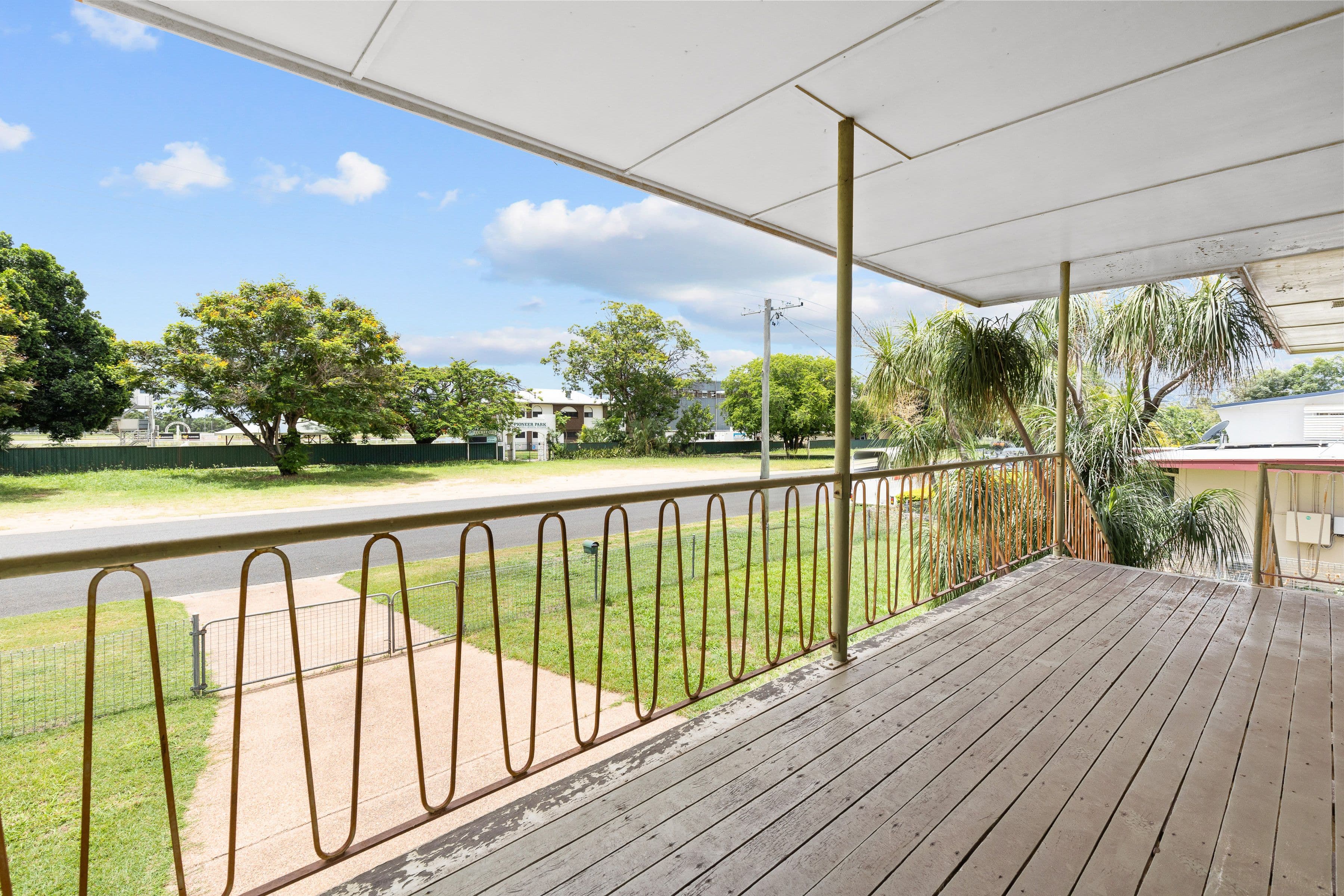 8 Racecourse Road, Emerald QLD 4720, Emerald - Thumbnail 4