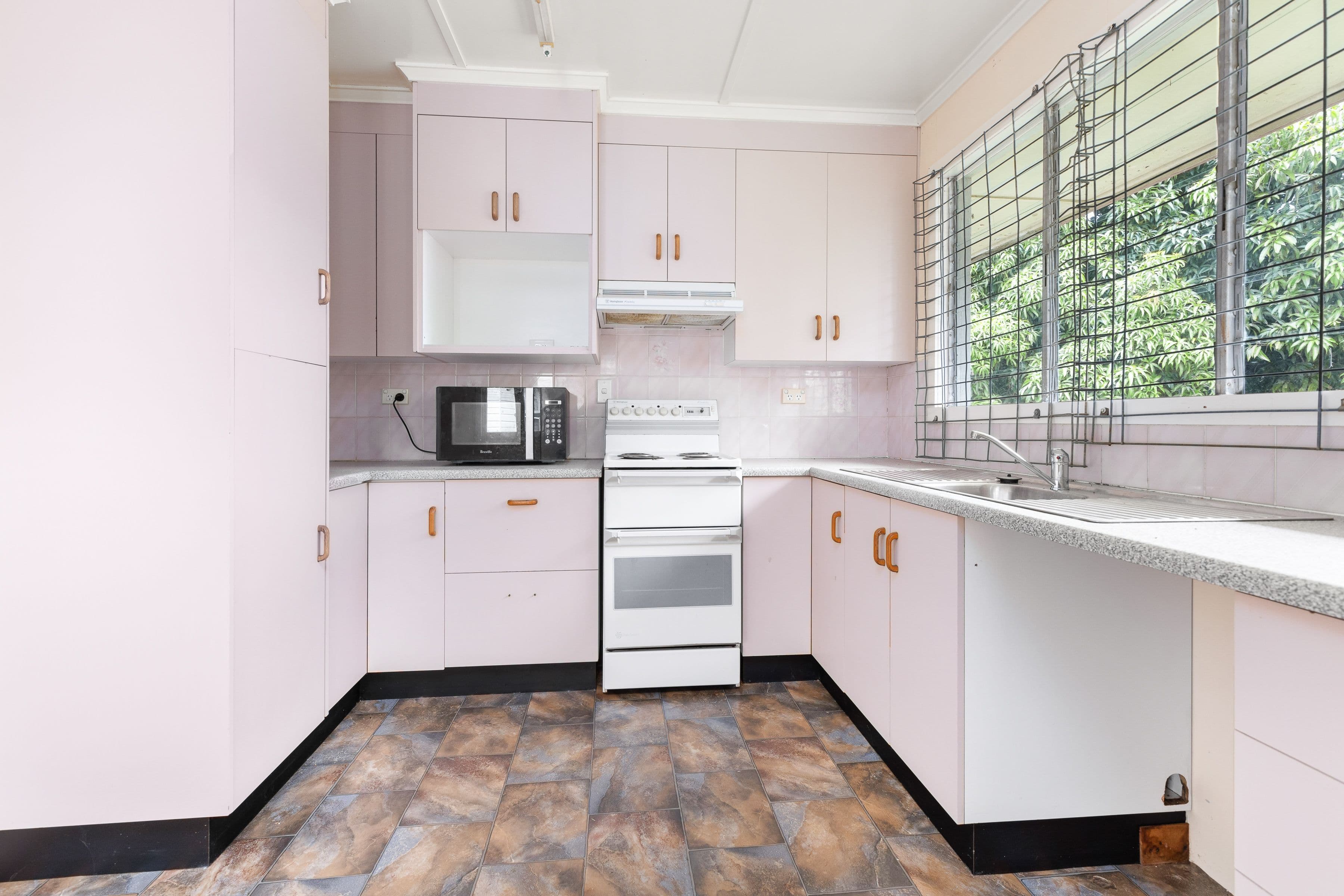8 Racecourse Road, Emerald QLD 4720, Emerald - Thumbnail 6