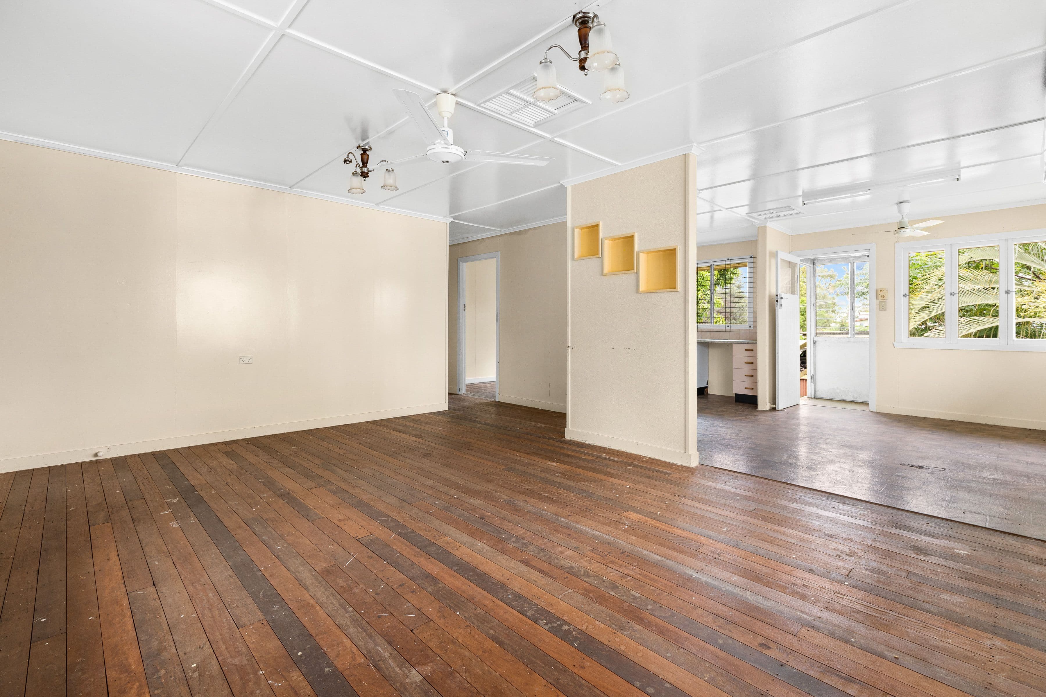 8 Racecourse Road, Emerald QLD 4720, Emerald - Thumbnail 8
