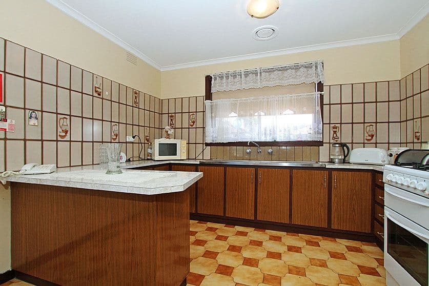 2 Karingal Way, THOMASTOWN VIC 3074, Thomastown - Thumbnail 2