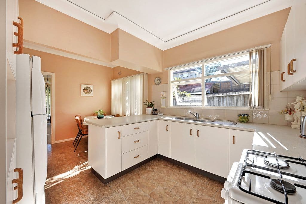 26 Lockerbie Road, THORNLEIGH NSW 2120, Thornleigh - Thumbnail 2