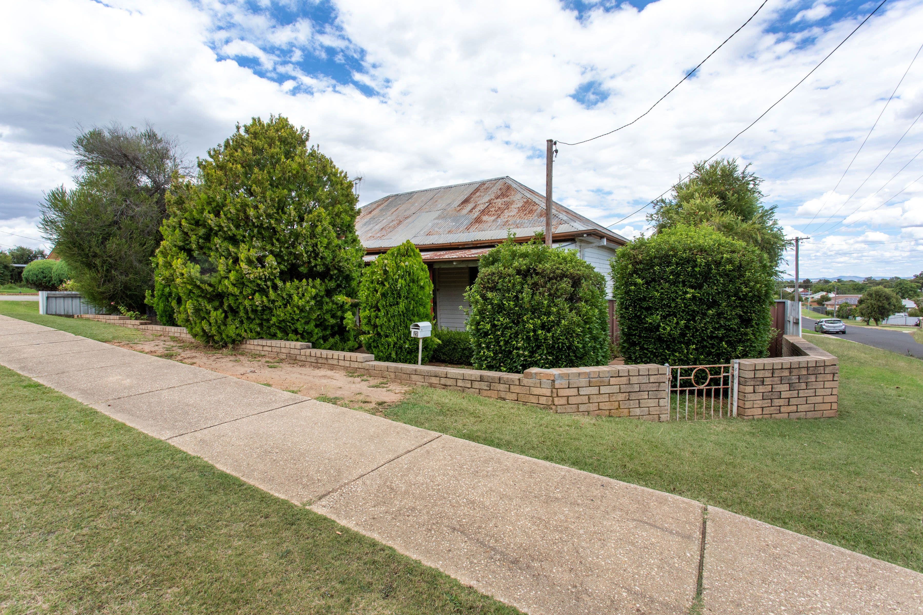 27 Bourke Street, Cowra NSW 2794, Cowra - Image 1