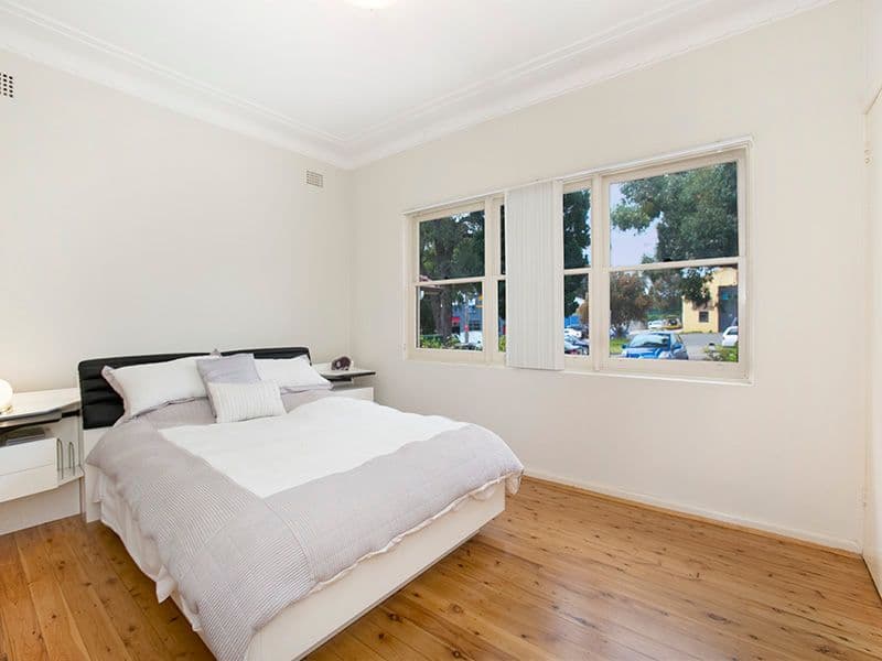 33 Kareena Road, MIRANDA NSW 2228, Miranda - Thumbnail 3
