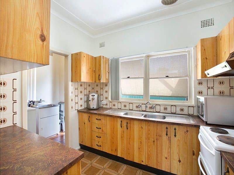 33 Kareena Road, MIRANDA NSW 2228, Miranda - Thumbnail 6